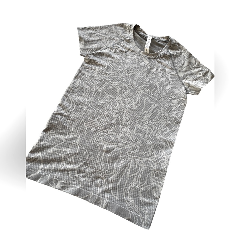 Lululemon tee shirt gray pattern size 6